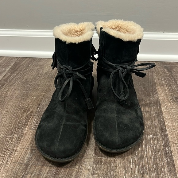 UGG Shoes - Ugg Suede boot